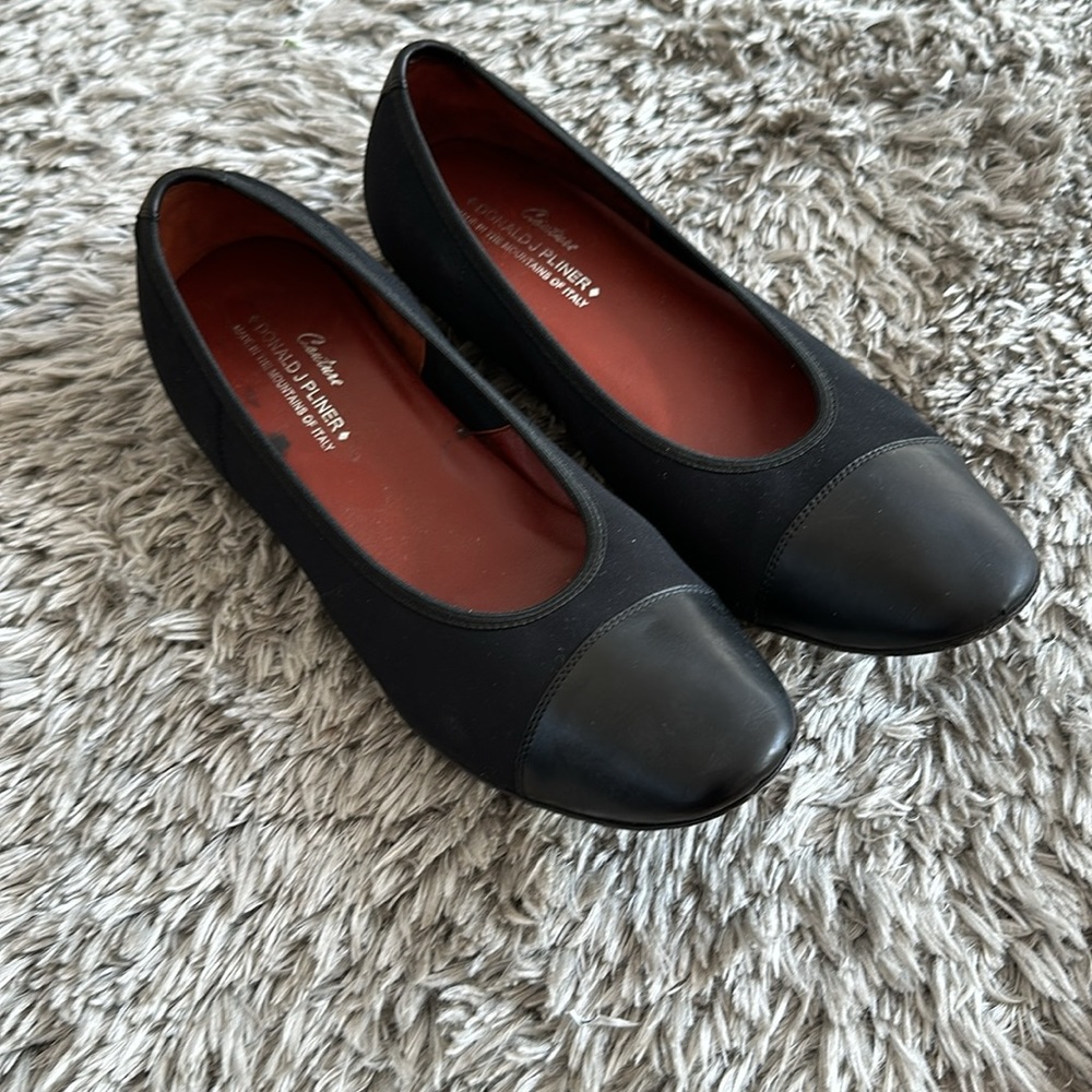 Donald J Pliner Black Ballet Flats, EUC, size 7.5